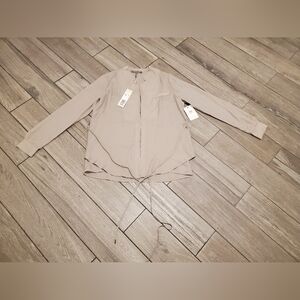 HALSTON Heritage 100% polyester stone beige long sleeve V-neck blouse size 6